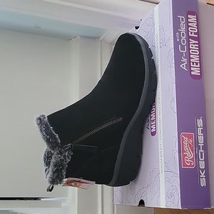 Sketchers Memory Foam Women's Shoes- Black (Size 9.5)